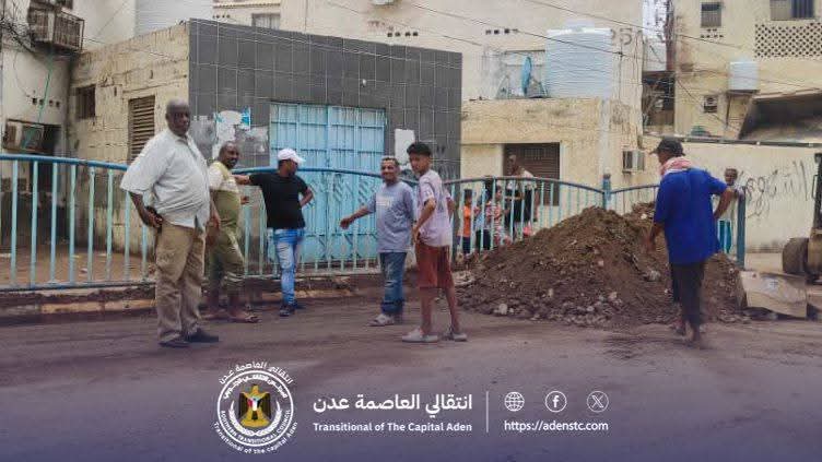 بتوجيهات السقاف.. انتقالي العاصمة عدن يواصل نزولاته التفقدية لأضرار السيول ورفع مخلفات الأمطار بالمديريات 1 a2b05a44 6bef 44df 804a 4c4181eb0d30