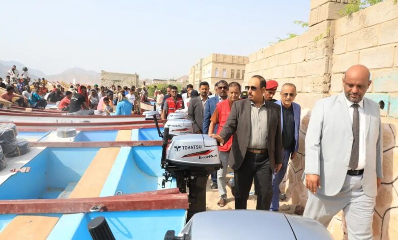 محافظ حضـ. ـرموت يدشن مشروع دعم الصيادين بتمويل من الهـلال الأحمر القطـ. ـري 1 1758796194000