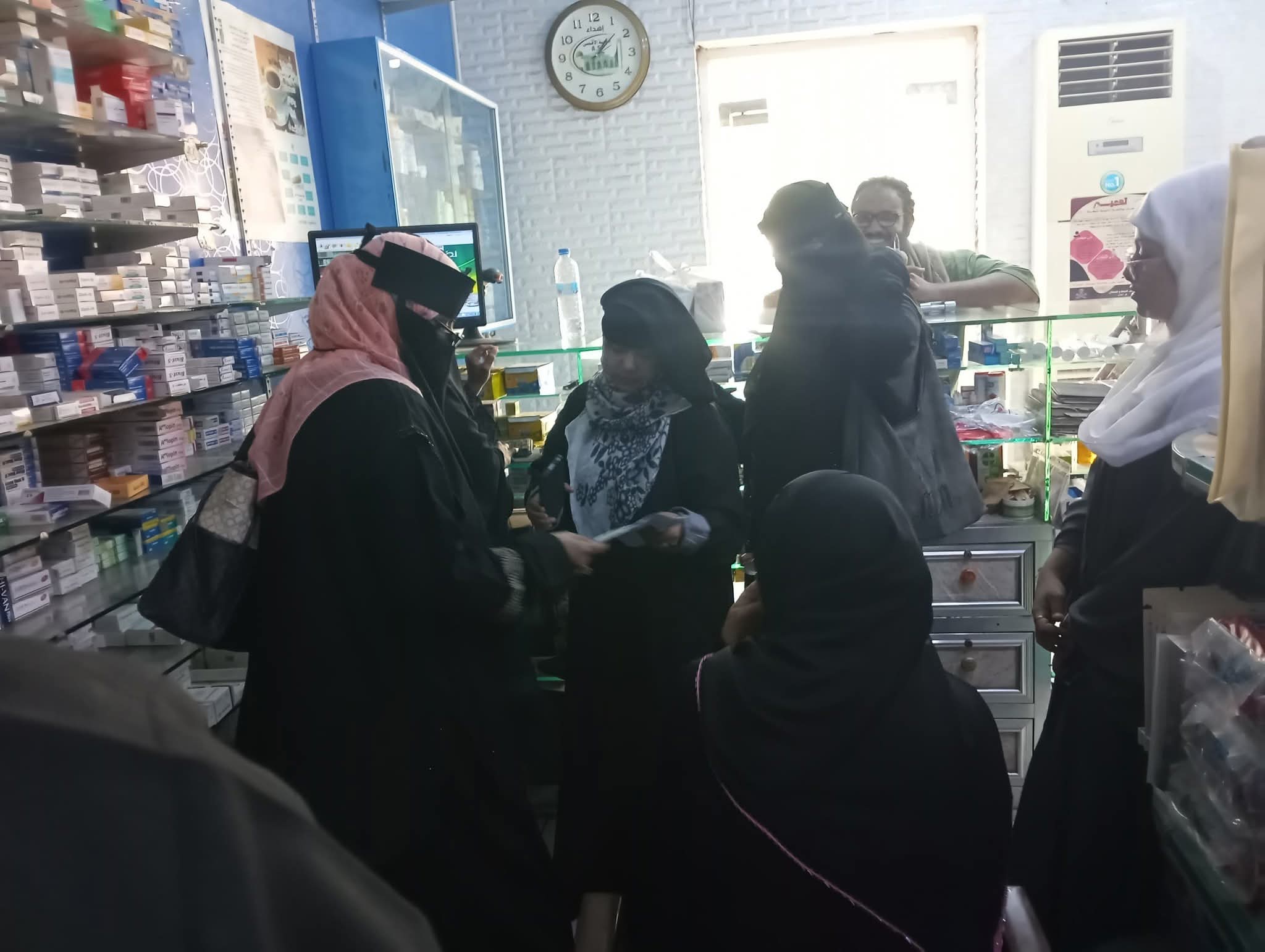 نيابة الصناعة والتجارة تنفذ حملة لضبط أسعار الأدوية بالمعلا بالتنسيق مع مكتب الصحة 1 633aef94 5d3a 4877 a155 f8b92703efb3