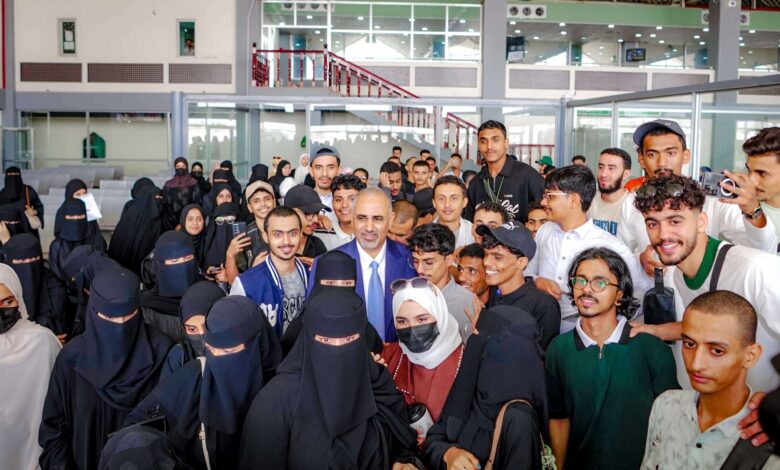 الرئيس الزُبيدي يودّع طلاب المنحة الدراسية الإماراتية إلى أبوظبي ويحثهم على التميز العلمي 1 68b94a02c181a