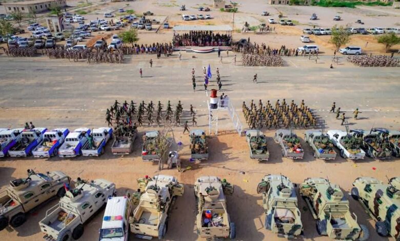 وزير الدفـ. ـاع ومحافظ شبوة يتفقدان الوحدات العسـ. ـكرية ويؤكدان على تعزيز الجاهـ. ـزية القـ. ـتالية 1 FB IMG 1759100322013