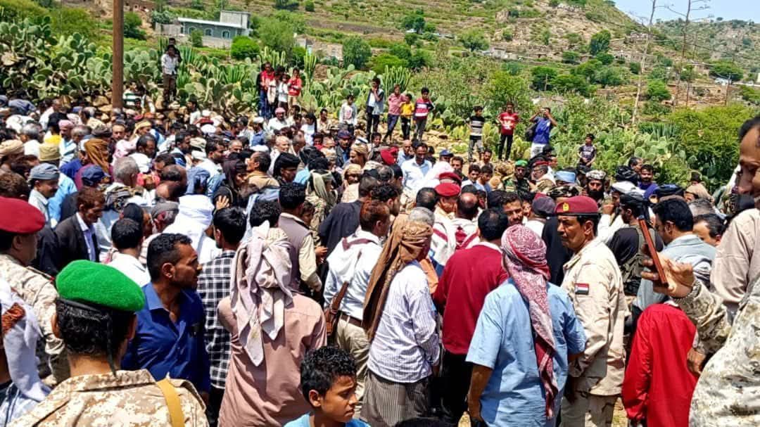 محافظ الضالع يتقدم مشيعي جثمان اللواء الركن محمد ناجي سعيد إلى مثواه الأخير 1 IMG 20250901 WA0009