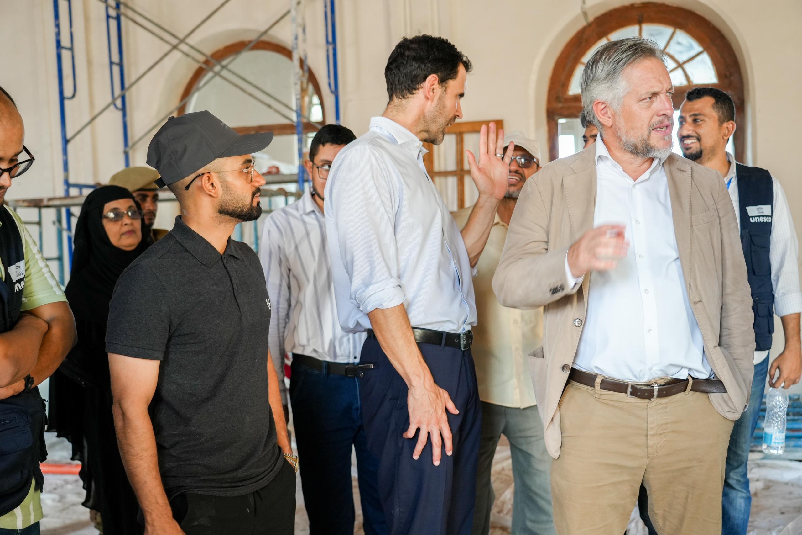 سفير الاتحاد الأوروبي يتفقد مشاريع ترميم المواقع التاريخية في صيرة بعدن 1 IMG 20250910 WA0009 1