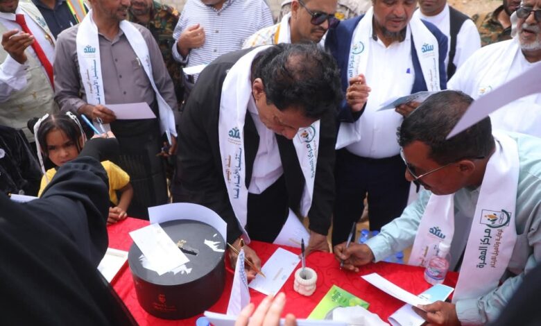 محافظ المهرة يضع حجر الأساس لمشروع "سند" الاستثماري لدعم الأيتام والعمل الخيري بمدينة الغيضة 1 IMG 20250917 WA0055