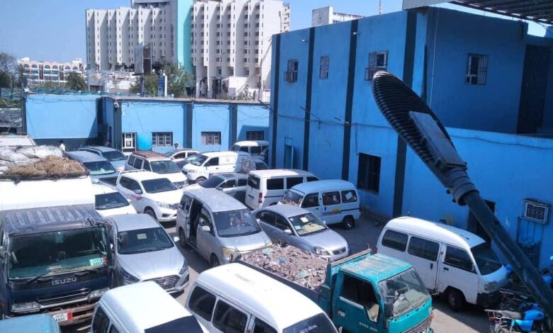 شرطة السير بعدن تدشّن حملة صارمة ضد المركبات المخالفة ضمن حملة شرطة السير الجديدة 1 e66f03a3 9bd0 4011 9802 206eb78276dc