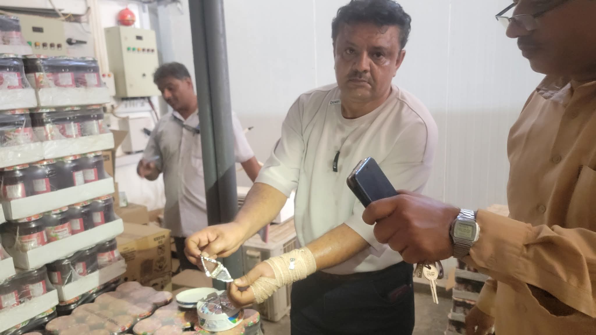 "الداؤودي" يشدد على إستمرار ضبط المواد الغذائية منتهية الصلاحية بمديرية المنصورة 1 eca44946 5d51 422b be3b b665b5ff4d4d