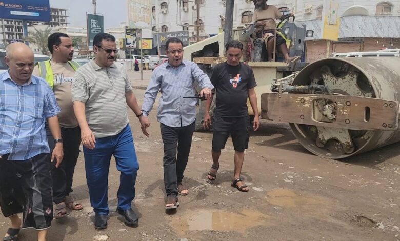 عدن.. مدير عام المنصورة يدشن مشروع الصيانة الطارئة لشارع كورنيش الفنان المرشدي 1 ff5fd1d4 3168 4b83 bd32 d4feea83a186