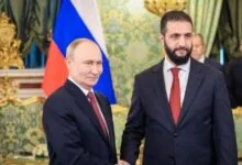 تفاصيل الساعتين والنصف.. هذا ما دار بين بوتين والشرع 8 109 102225 putin shara syria russia meeting 700x400