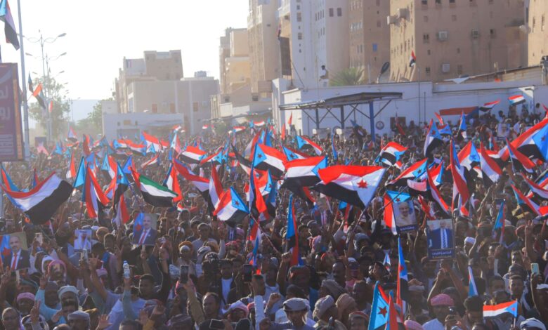 مدينة شبام التاريخية بمحافظة حضرموت تشهد مهرجان جماهيريا حاشدا بمناسبة الذكرى الـ62 لثورة 14 اكتوبر المجيد (بيان) 1 68ee715e5d09c
