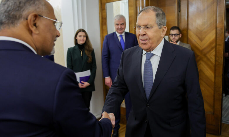 الرئيس الزُبيدي يصل موسكو ويلتقي وزير خارجية روسيا الاتحادية 1 68f7a37d25d7f