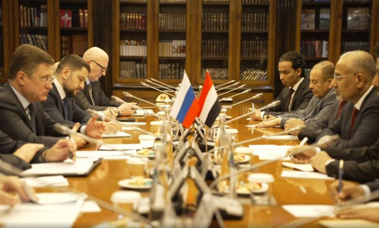 الرئيس الزُبيدي يبحث مع نائب رئيس الوزراء الروسي آفاق التعاون الاقتصادي وفرص الاستثمار في بلادنا 1 68f8f7b3b7a67 1