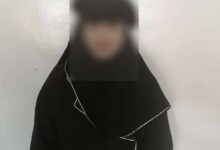 أمن العاصمة عدن يُلقي القبض على امرأة متهمة بسرقة مجوهرات الطالبات بالمدارس الأهلية 7 68fa8109ba327