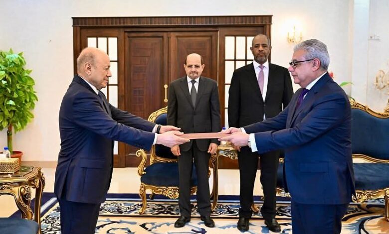 رئيس مجلس القيادة يتسلم أوراق اعتماد عدد من سفراء الدول الشقيقة والصديقة 1 FB IMG 1760658369605