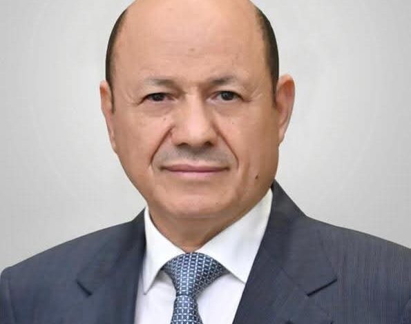 رئيس مجلس القيادة يطمئن على صحة رئيس عمليات محور تـ ـعـ ـز قائد اللواء الخامس حرس رئاسي 1 FB IMG 1761180342883