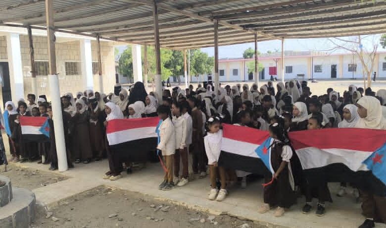 انتقالي أحور يدشن فعالية رفع علم الجنوب وترديد النشيد الوطني الجنوبي في مدارس المديرية 1 IMG 20251006 WA0005