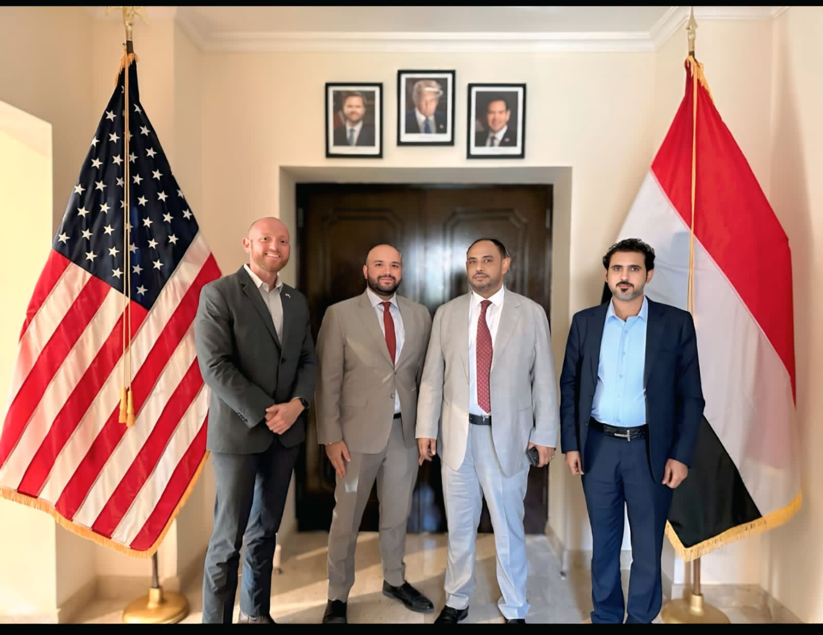 وكيل مصلحة الهجرة والجوازات والجنسية تبحث مع السفارة الأمريكية أوجه التعاون المشترك وتطوير المنظومات الامنية 1 IMG 20251007 WA0014