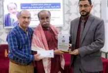 بحضور الوكيل لمروق تكريم عميد الإعلام بشبوة .. خلال حلقة نقاشية حول الاعلام والواقع بتنفيذ مركز التغيير للإعلام والدراسات بمحافظة شبوة 8 IMG 20251010 WA0032
