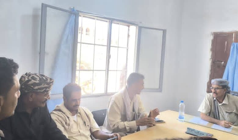 رئيس تنفيذية انتقالي أحور يلتقي بمدير عام المديرية لمناقشة التحديات التربوية 1 IMG 20251021 WA0032