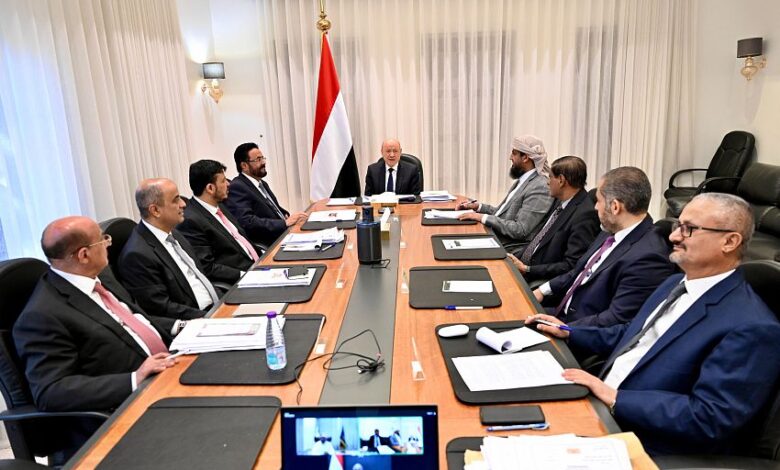 مجلس القيادة يناقش مستجدات الأوضاع الوطنية ويحث على تعظيم مكاسب الاصلاحات وتضييق الخناق على المليشـ ـيات 1 IMG 20251026 WA00731