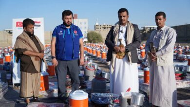 مؤسسة البادية توزع 250 حقيبة إيوائية للأسر النازحة في مأرب بدعم من وقف الديانة التركي 5 IMG 20251028 WA0000