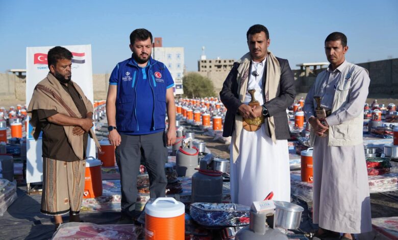 مؤسسة البادية توزع 250 حقيبة إيوائية للأسر النازحة في مأرب بدعم من وقف الديانة التركي 1 IMG 20251028 WA0000