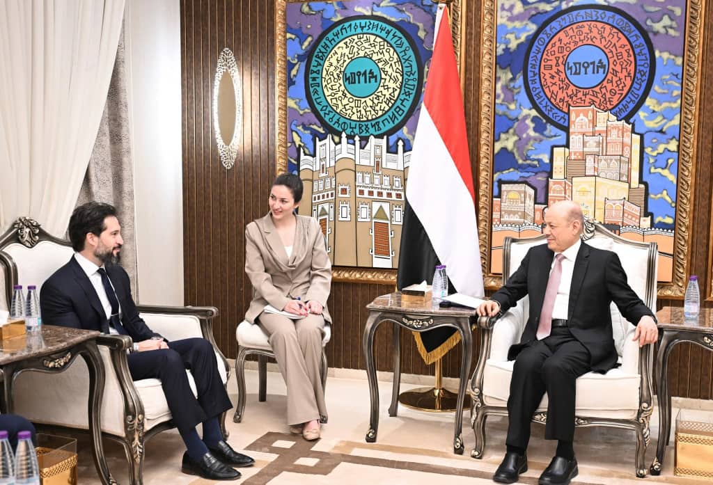 رئيس مجلس القيادة يستقبل القائم بأعمال سفارة الولايات المتحدة 1 IMG 20251031 WA0015