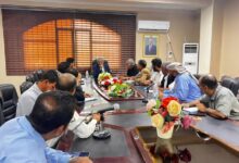 ترجمة لتوجيهات القيادة السياسية العليا.. محافظ لحج يشدد على توريد الموارد للبنك المركزي وتعزيز الرقابة على الأسعار والأداء المالي (صورة) 8 IMG 20251031 WA0019