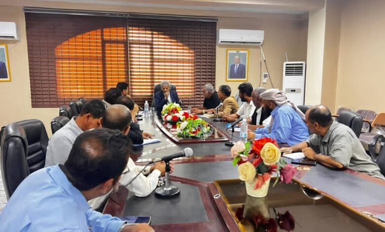 ترجمة لتوجيهات القيادة السياسية العليا.. محافظ لحج يشدد على توريد الموارد للبنك المركزي وتعزيز الرقابة على الأسعار والأداء المالي (صورة) 1 IMG 20251031 WA0019