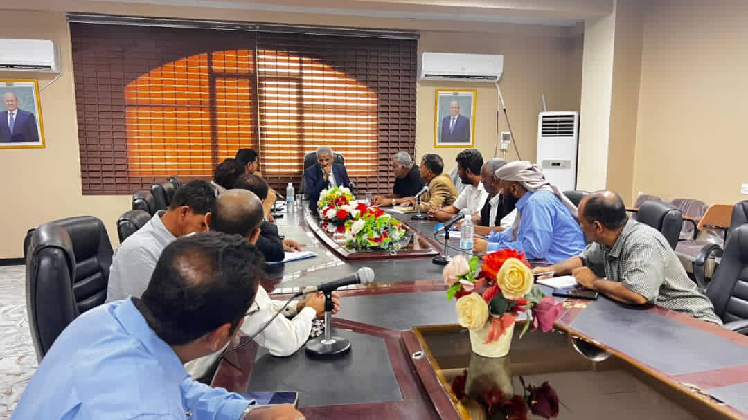 ترجمة لتوجيهات القيادة السياسية العليا.. محافظ لحج يشدد على توريد الموارد للبنك المركزي وتعزيز الرقابة على الأسعار والأداء المالي (صورة) 1 IMG 20251031 WA0019