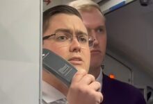 طيار يحوّل رحلة الركاب لتجربة لا تُنسى 8 2025111115835282DK