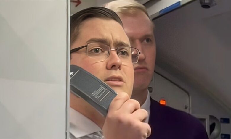 طيار يحوّل رحلة الركاب لتجربة لا تُنسى 1 2025111115835282DK