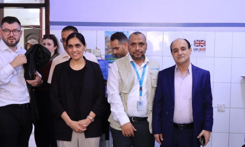 وفد بريطاني رفيع ومنظمة اليونيسف يزوران مجمع دار سعد الصحي لتعزيز التعاون المشترك في القطاع الصحي 1 20251118 adenmedia 7 2048x1148 1