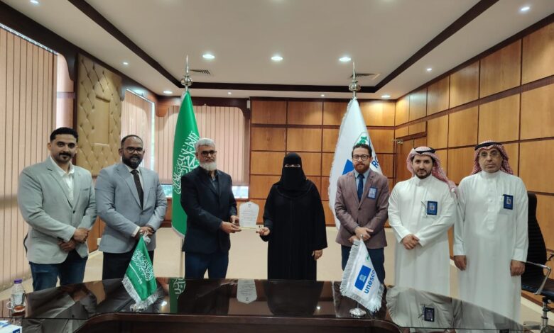 جامعة عدن تعزز شراكاتها الدولية بزيارة لمركز اليونسكو الإقليمي للجودة والتميز بالجبيل 1 20251118 adenmedia 7 2048x1148 2