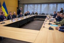 محادثات جنيف .. بيان مشترك لواشنطن وكييف بشأن خطة السلام 13 202511249135272Z5