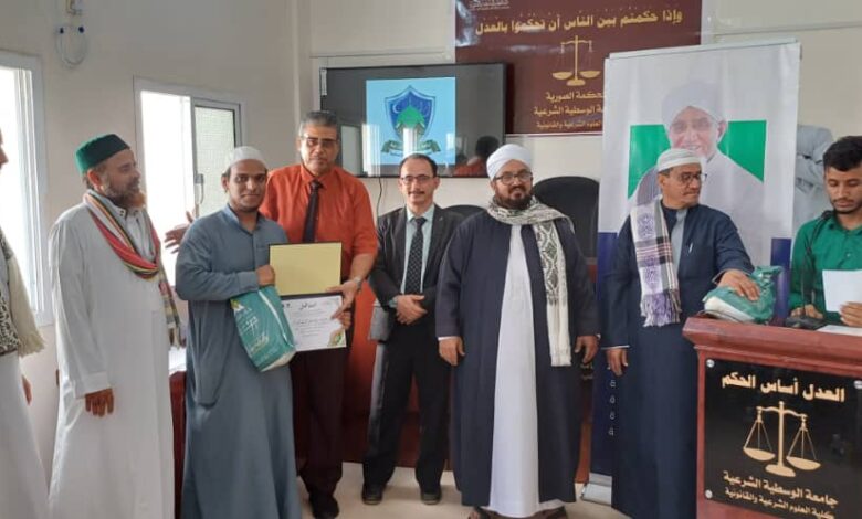 رباط الإمام المشهور يشارك في حفل افتتاح المحكمة الصورية والمكتبة العلمية ومعمل الحاسوب بجامعة الوسطية بالعاصمة عدن 1 4147750c c6f9 423c a09d 04d6b8735cf3