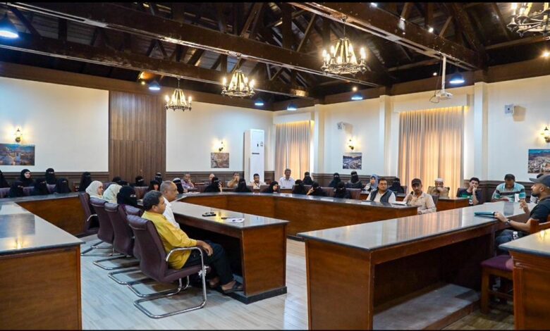 اجتماع لمناقشة خطط العمل ومستوى أداء ادارات المجلس المحلي بمديرية صيرة بالعاصمة عدن 1 55490a82 ef80 4f5d aa58 fc1da790605a