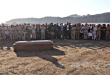 تشييع جثمان الفقيد المناضل الفريق الركن علي قائد صالح في موكب مهيب 7 586bf71c f386 441b bd76 5890a7c585bf 1