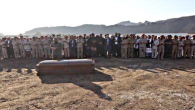 تشييع جثمان الفقيد المناضل الفريق الركن علي قائد صالح في موكب مهيب 4 586bf71c f386 441b bd76 5890a7c585bf 1