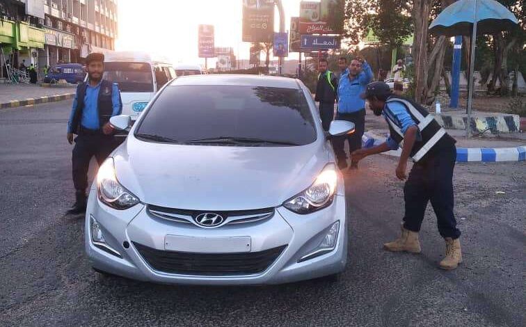 شرطة السير بالعاصمة عدن تواصل حملتها المكثفة لليوم الثاني لضبط المركبات المخالفة 1 691a1dac9eff4
