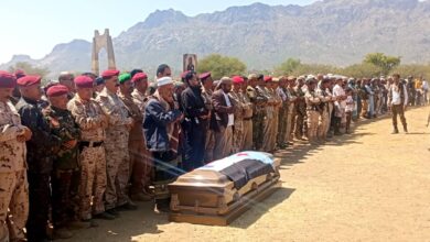 في موكب جنائزي مهيب .. الضالع تشيع جثمان الفقيد الفريق الركن علي قائد صالح مشرح 5 9b652739 ec99 470b b6dc 7944b2a72db1