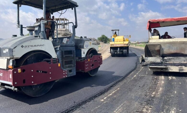 بدء سفلتة طريق "الحصن – سد وادي حسّان" بأبين وسط إشادات شعبية بالدعم الإماراتي 1 9c509ea9 4831 4a72 bc41 f3cd7214c086