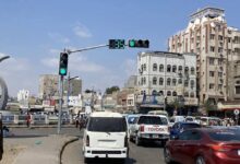 شرطة السير بعدن تدشّن التشغيل التجريبي للإشارات الضوئية في جولة القاهرة 6 FB IMG 1763821274420