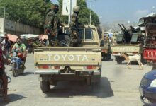 العميد حمدي شكري يتفقد الوضع الأمني في مديرية طورالباحة ويُجري جولة تفتيش ميدانية داخل السوق 8 FB IMG 1764198643807