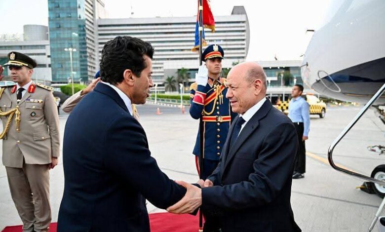 رئيس مجلس القيادة يصل القاهرة بدعوة من الرئيس السيسي للمشاركة في افتتاح المتحف المصري الكبير (صور) 1 IMG 20251101 WA0019