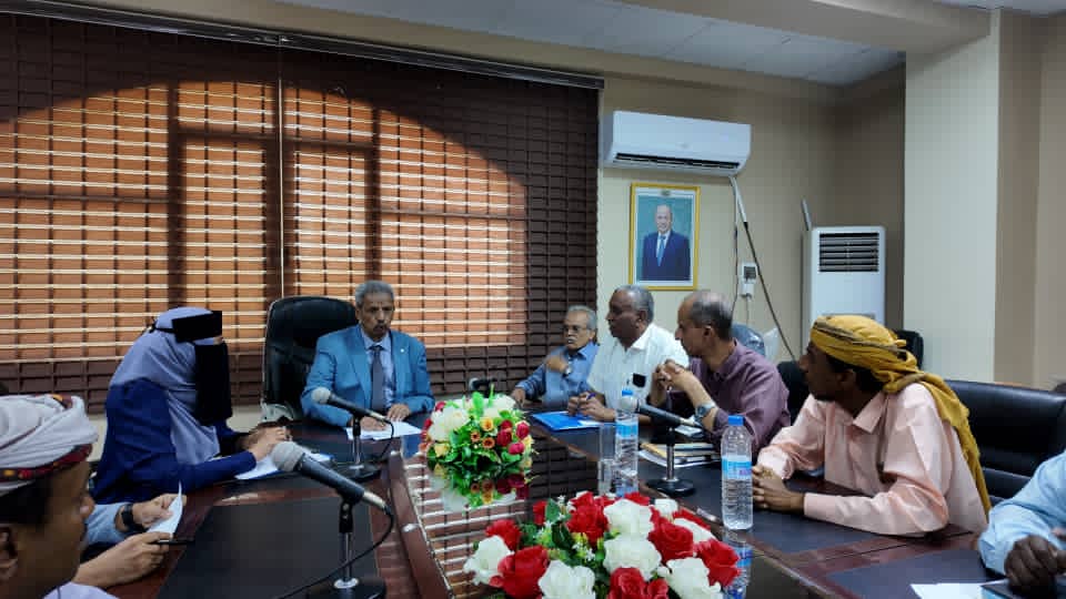 محافظ لحج يناقش الاستعدادات النهائية لإشهار الخطة التنموية الشاملة للمحافظة 2026 – 2030 1 IMG 20251103 WA0022