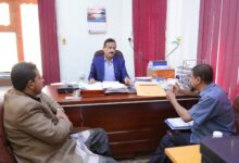 المحافظ بن الوزير يستعرض مع إدارة جمعية رعاية المعاقين التصاميم والدراسات الفنية لمبنى الجمعية 9 IMG 20251103 WA0040