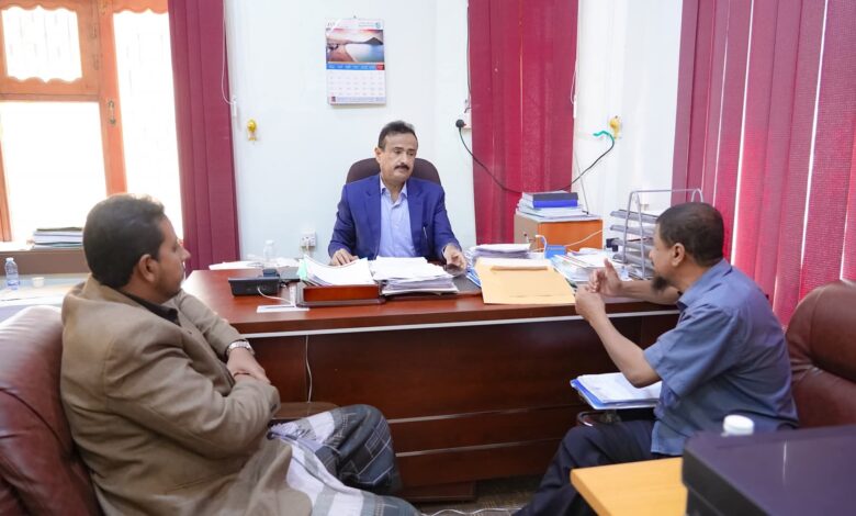 المحافظ بن الوزير يستعرض مع إدارة جمعية رعاية المعاقين التصاميم والدراسات الفنية لمبنى الجمعية 1 IMG 20251103 WA0040