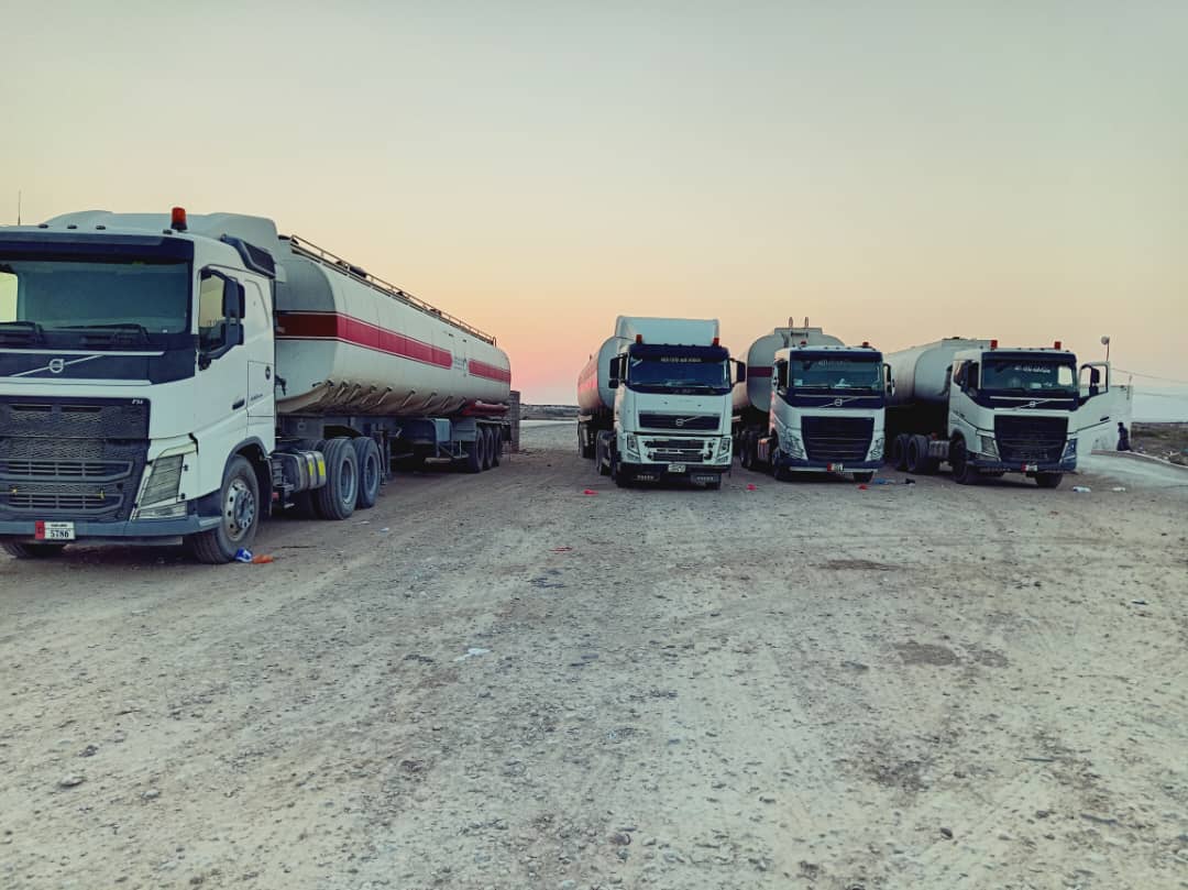 جبايات الميازين تتسبب في أزمة مشتقات نفطية بالمهرة بعد احتجاز قواطر البترول في حضرموت 1 IMG 20251105 WA0052