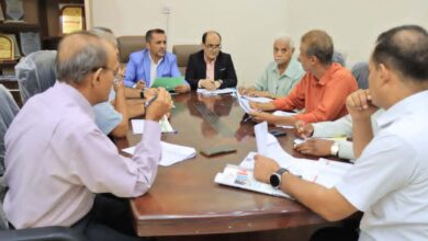 مدير عام دار سعد يتناقش مع لجنة متابعة المشاريع بالمحافظة مستوى إنجاز وتنفيذ البرنامج الاستثماري للعام 2 IMG 20251117 WA0047