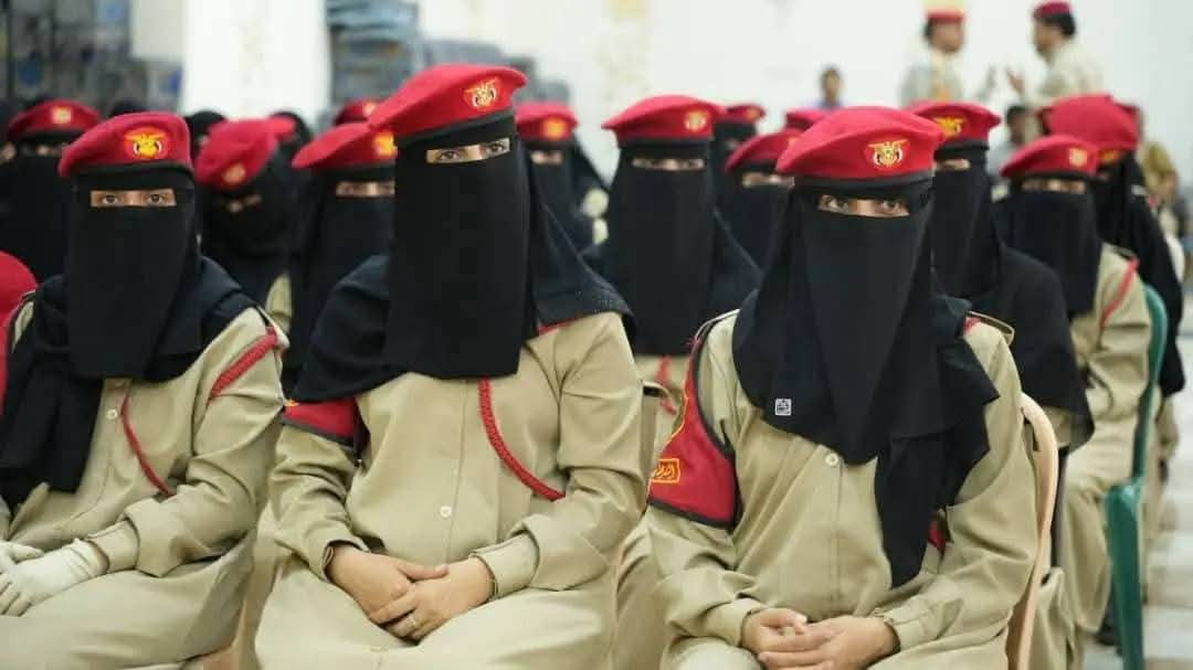 قائد فرع الشرطة العسكرية بمأرب يعقد اجتماعاً مع كوادر الشرطة النسائية بالفرع 1 IMG 20251121 WA0030